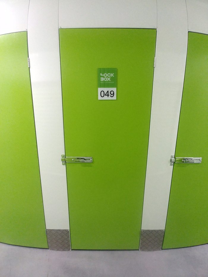Wnętrze boksu magazynowego o powierzchni 9 m²