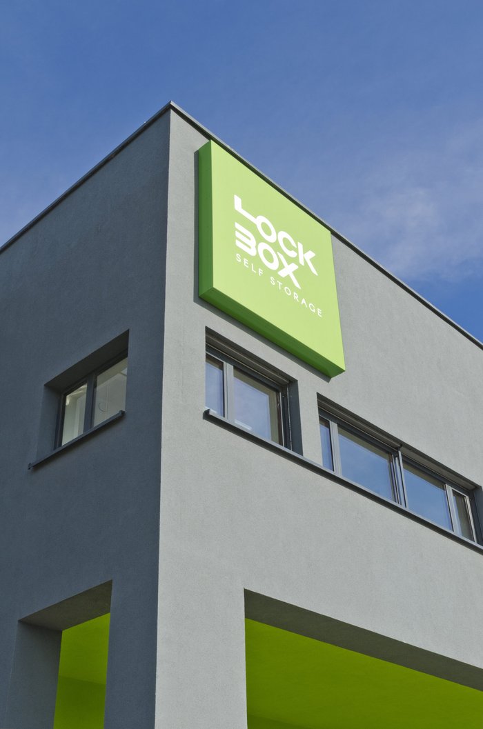 Budynek Lockbox od zewnątrz
